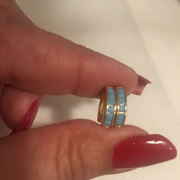 Turquoise Necklace & Free Hoop Earrings - Picture 3 of 4